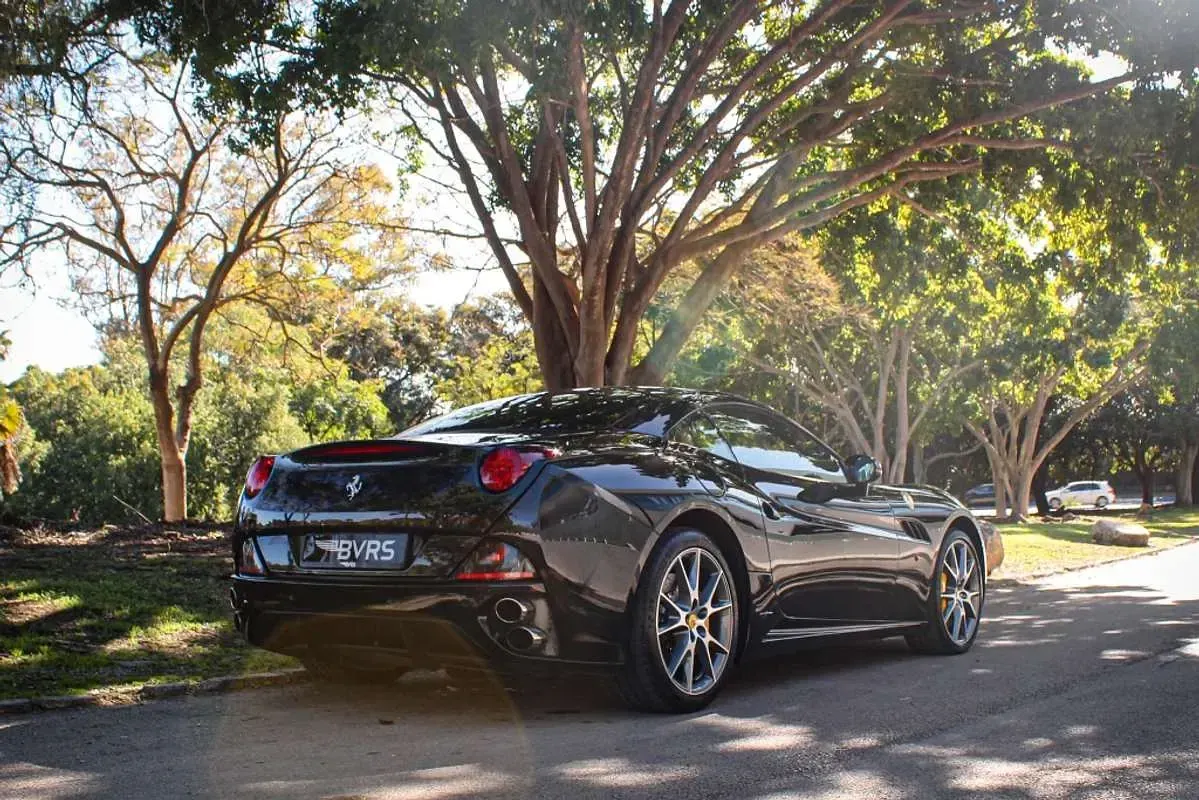 Usado Ferrari California 460 CV (338 kW) 2011 Negro Descapotable