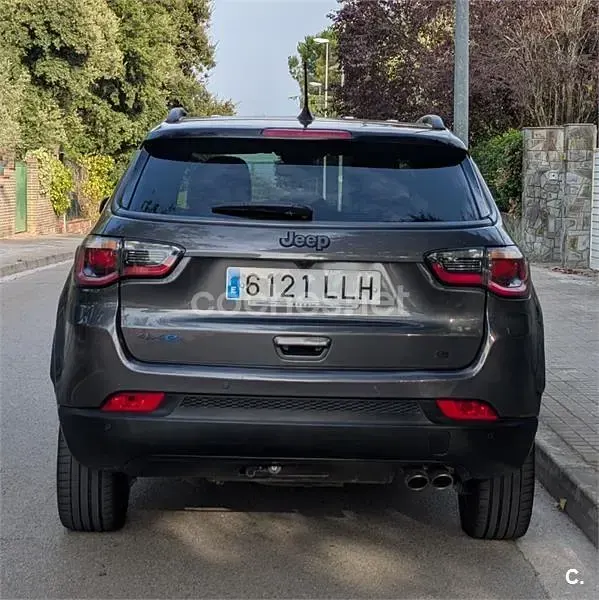 Usado Jeep Compass 240 CV (176 kW) 2020 Gris / plata SUV