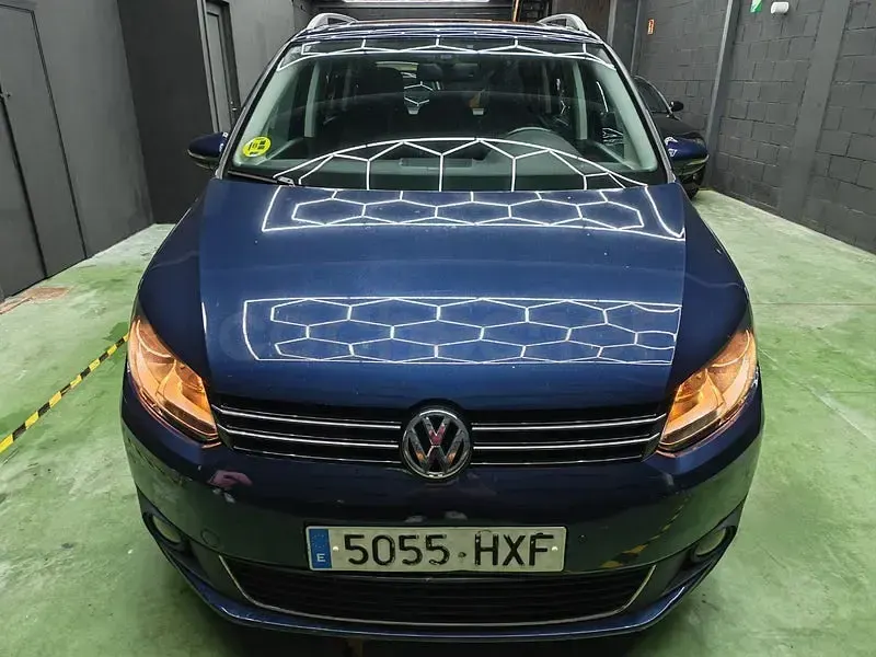 Usado VW Touran Edition 105 CV (77 kW) 2014 Azul Monovolumen