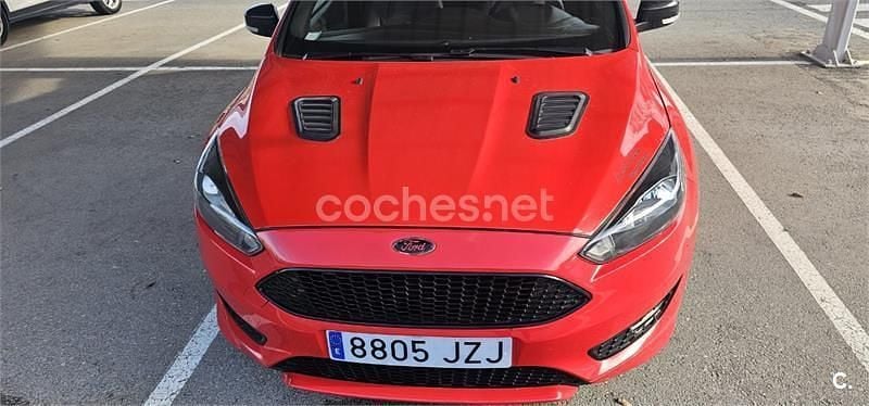 Usado Ford Focus ST-Line 125 CV (91 kW) 2017 Rojo Berlina