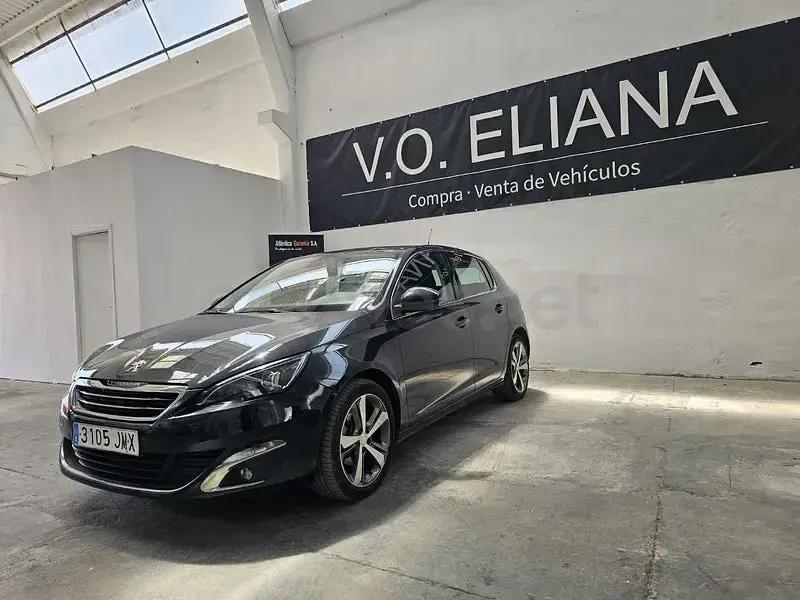 Usado Peugeot 308 Allure 120 CV (88 kW) 2016 Gris / plata Berlina