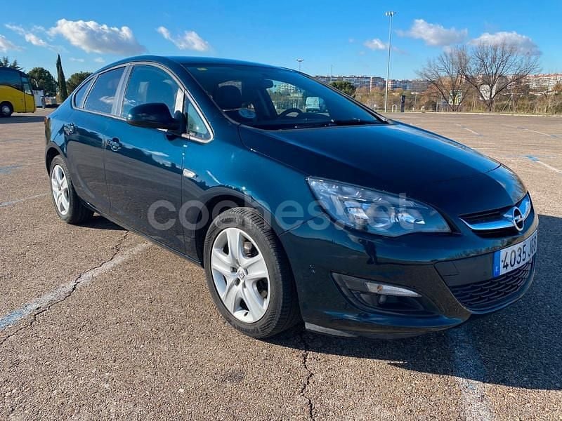 Verde Usado 2015 Opel Astra Elegance Berlina | 8300 € (Buen precio) - Imagen 1/4