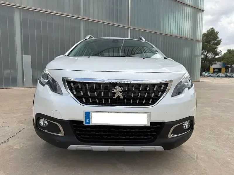 Usado Peugeot 2008 Allure 110 CV (80 kW) 2017 Blanco SUV