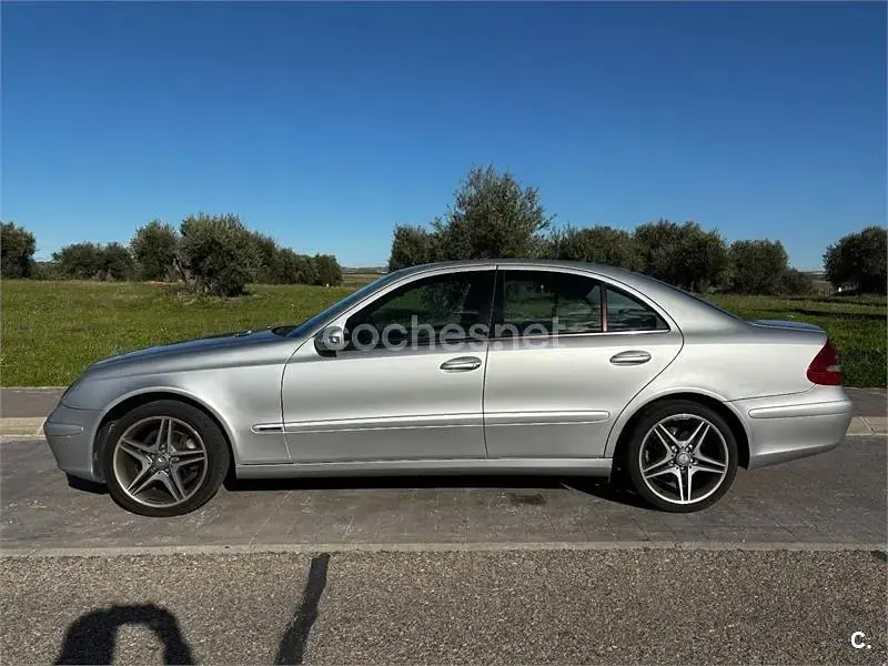Usado Mercedes E200 Classic 163 CV (119 kW) 2003 Blanco Berlina