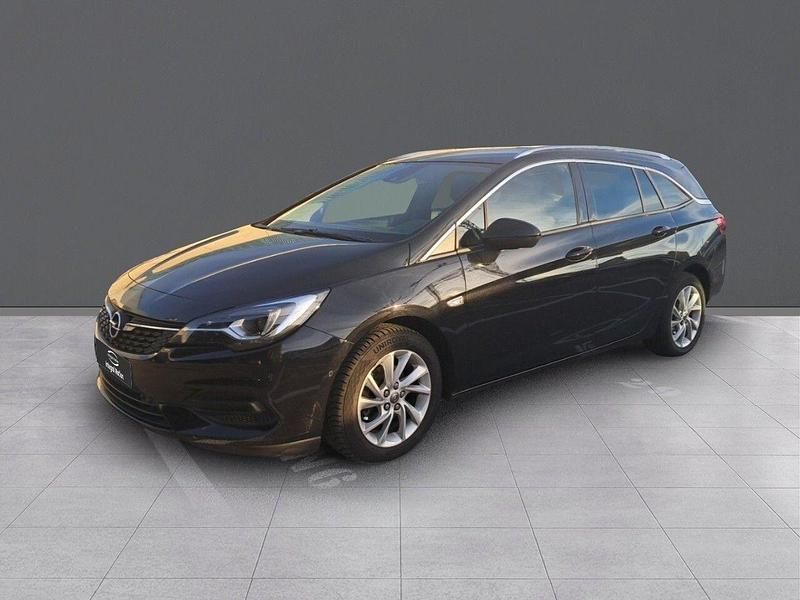 Usado Opel Astra Business Elegance 122 CV (89 kW) 2021 Negro Familiar