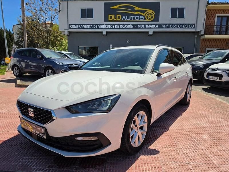 Usado Seat Leon Style 110 CV (80 kW) 2023 Blanco Familiar