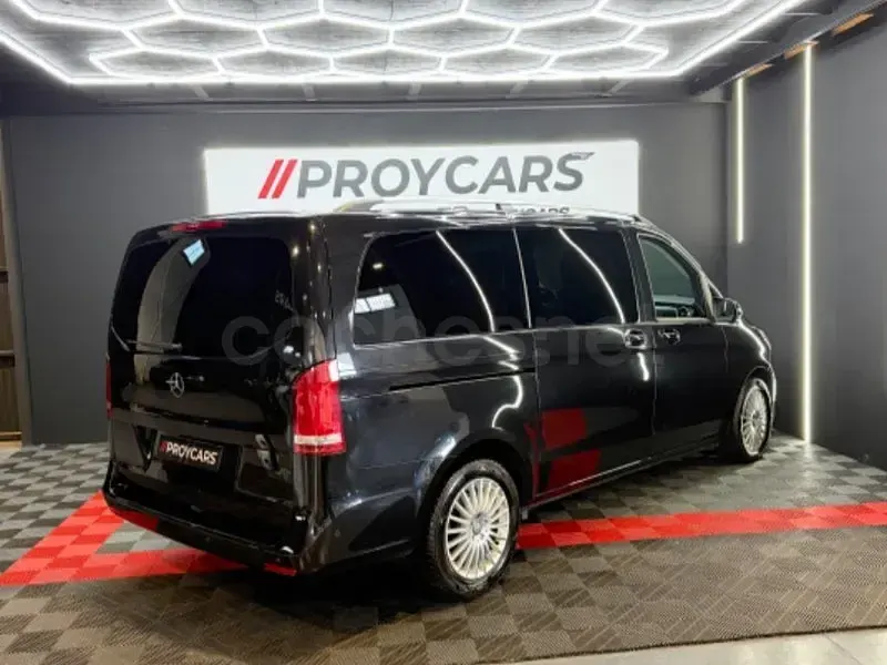 Käytetty Mercedes V220 Avantgarde 163 HP (119 kW) 2016 Musta Tila-auto