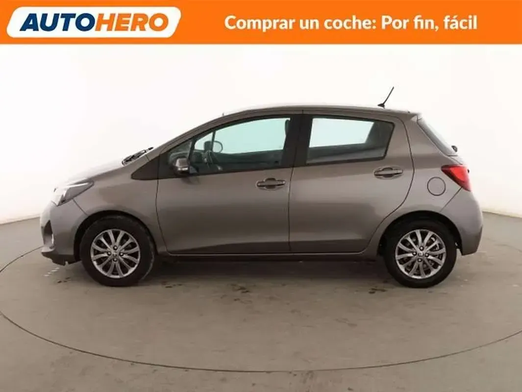 Usado Toyota Yaris Active 101 CV (74 kW) 2016 Gris Berlina