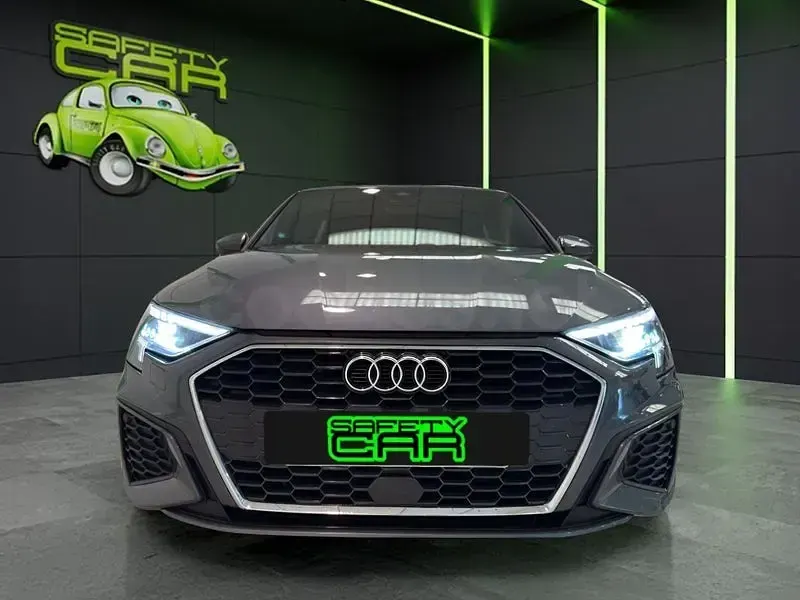 Usado Audi A3 S-Line 150 CV (110 kW) 2021 Gris / plata Berlina