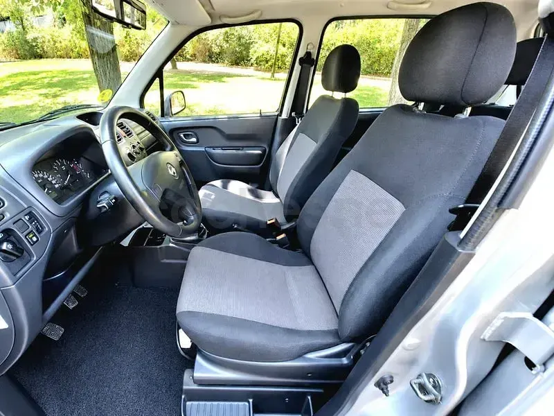 Usado Opel Agila Cosmo 70 CV (51 kW) 2007 Gris / plata Berlina