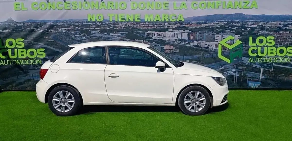 Usado Audi A1 Ambition 90 CV (66 kW) 2013 Blanco Utilitario