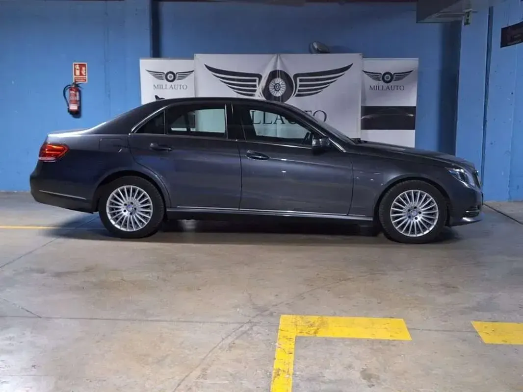 Usado Mercedes E220 Elegance 170 CV (125 kW) 2015 Gris Berlina
