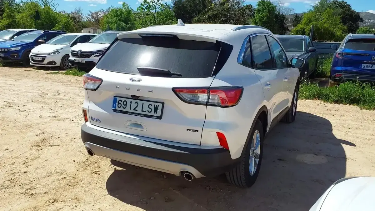 Usado Ford Kuga Titanium 226 CV (166 kW) 2021 Blanco SUV