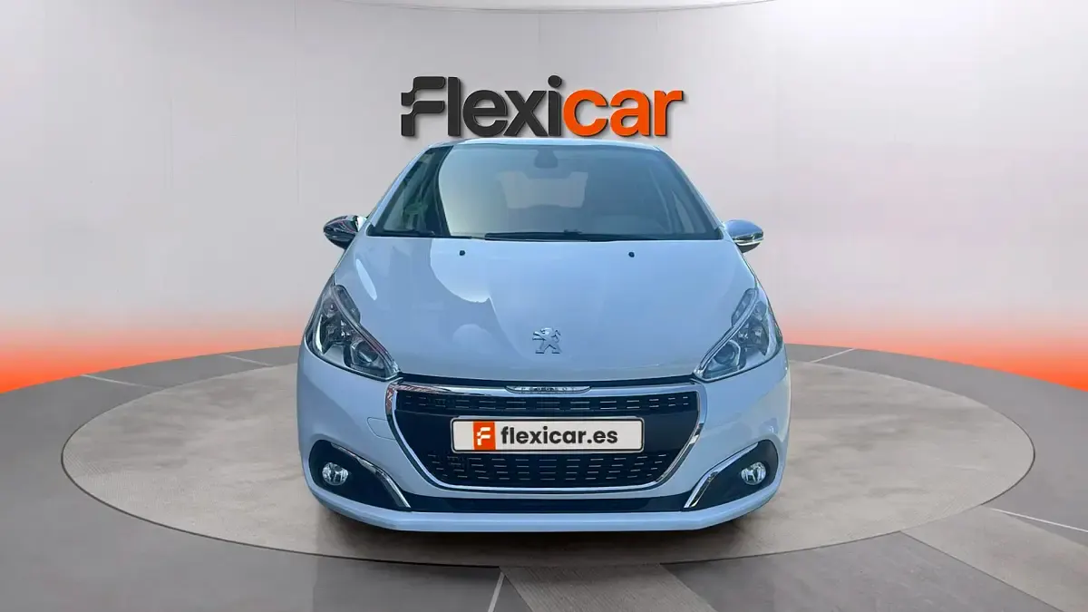 Usado Peugeot 208 Signature Sky 99 CV (72 kW) 2019 Blanco Utilitario