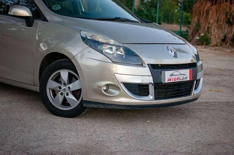 Usado Renault Scénic III Expression 106 CV (77 kW) 2010 Beige Monovolumen