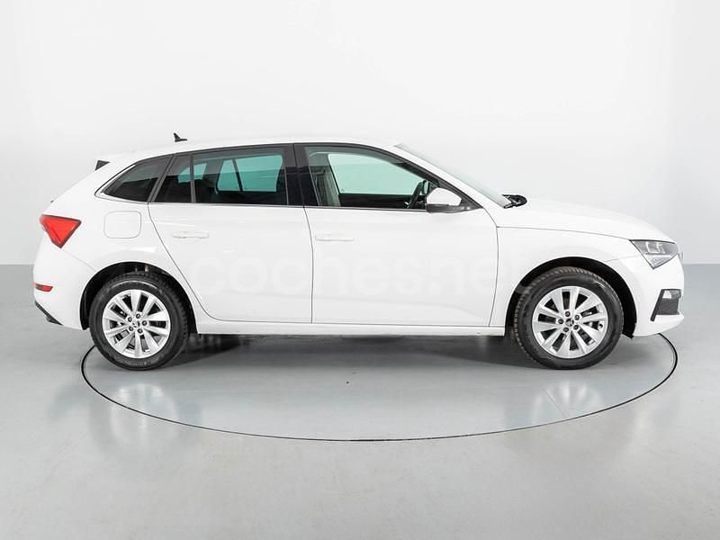 Usado Skoda Scala Ambition 95 CV (69 kW) 2023 Blanco Utilitario