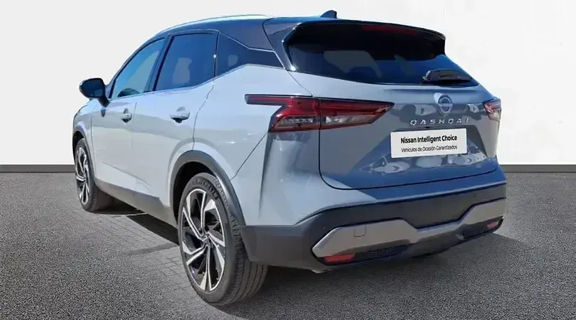 Usado Nissan Qashqai Tekna+ 158 CV (116 kW) 2023 Katana grey con techo midnight SUV