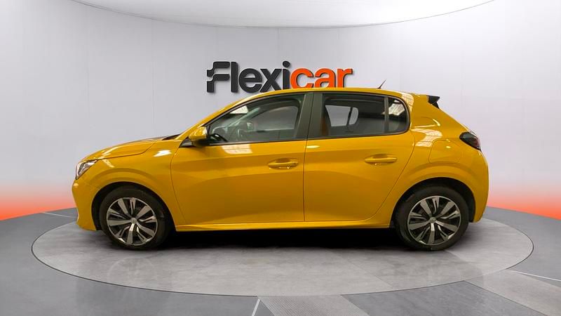 Usado Peugeot 208 Active 100 CV (73 kW) 2020 Amarillo Utilitario