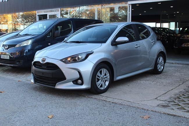 Usado Mazda 2 Center-Line 116 HP (85 kW) 2023 Cinzento Sedan