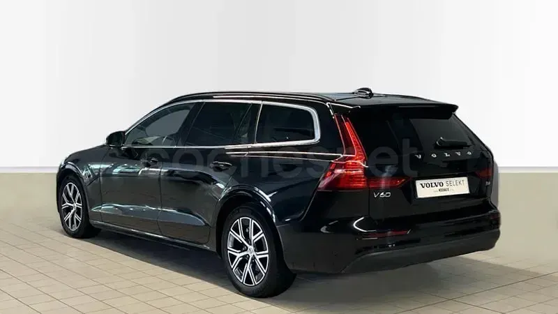 Usado Volvo V60 Core 197 CV (144 kW) 2022 Negro Familiar
