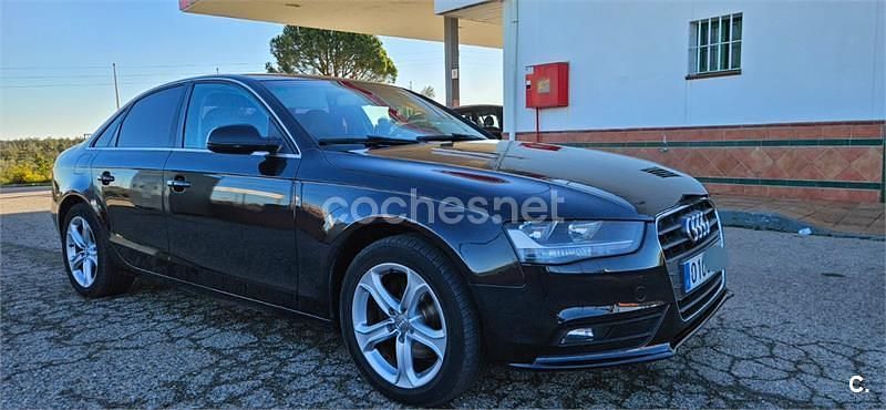 Usado Audi A4 120 CV (88 kW) 2012 Negro Berlina