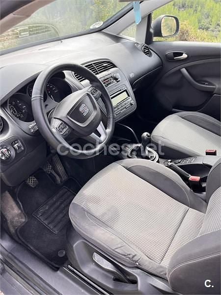 Usado Seat Altea Ecomotive 105 CV (77 kW) 2009 Gris / plata Monovolumen