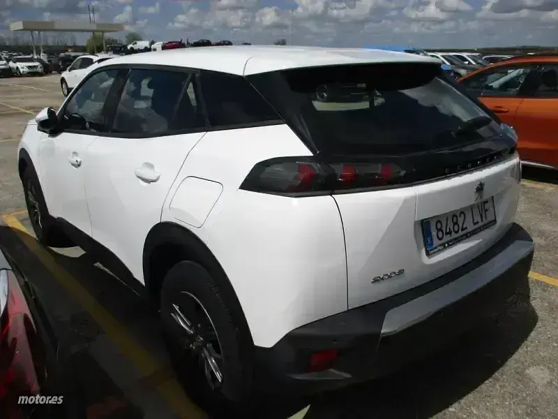 Usado Peugeot 2008 Active 110 CV (80 kW) 2021 Blanco SUV
