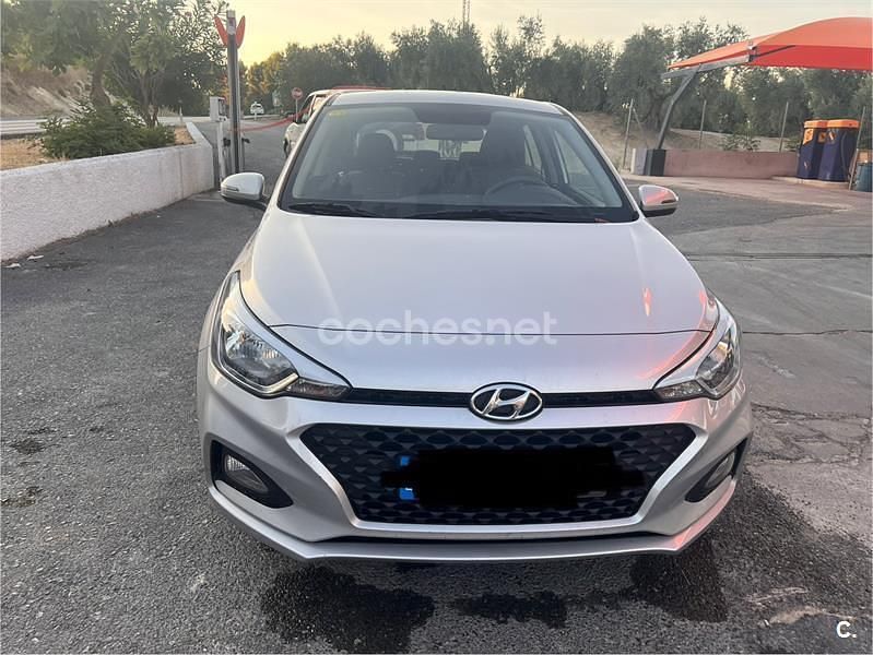 Gris / plata Usado 2020 Hyundai i20 Berlina | 14.900 € (Precio justo) - Imagen 1/4