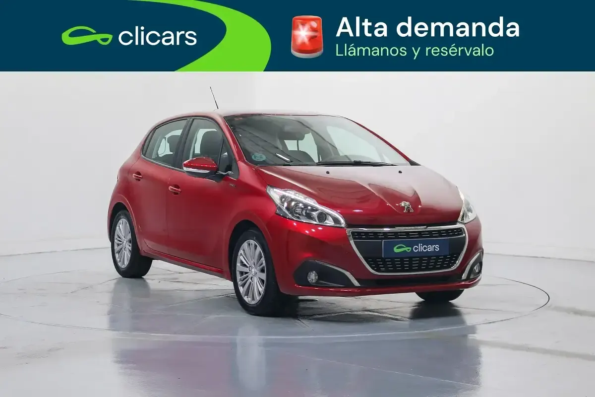 Usado Peugeot 208 Signature Sky 82 CV (60 kW) 2019 Rojo Utilitario