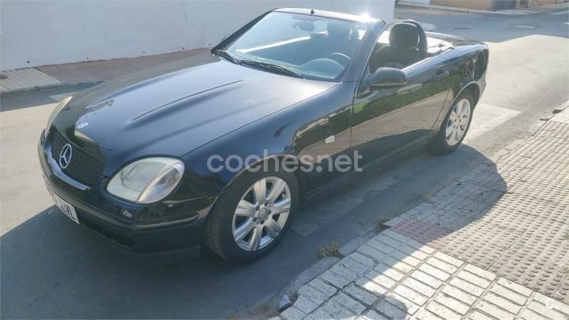 Usado Mercedes SLK200 136 CV (100 kW) 1999 Negro Descapotable