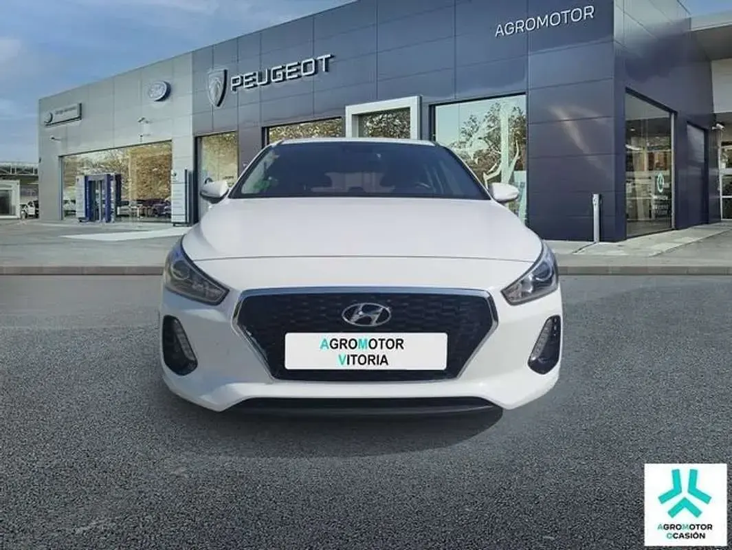 Usado Hyundai i30 120 CV (88 kW) 2017 Blanco Familiar