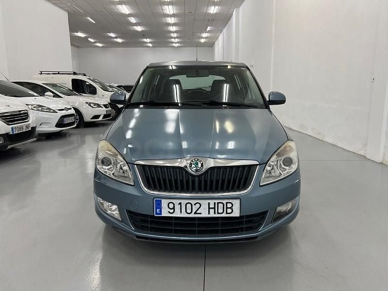 Usado Skoda Fabia Ambition 85 CV (62 kW) 2011 Azul Berlina