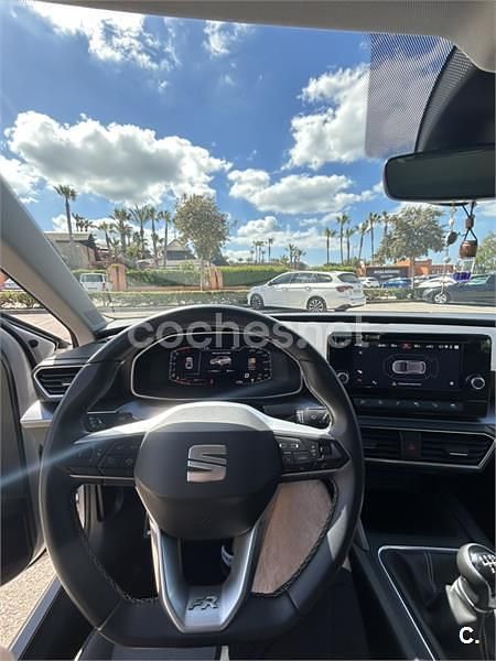 Usado Seat Leon Style 130 CV (95 kW) 2024 Blanco Berlina