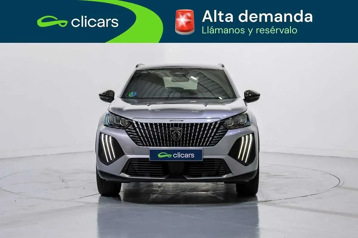 Usado Peugeot 2008 Allure 136 CV (100 kW) 2025 Plateado SUV