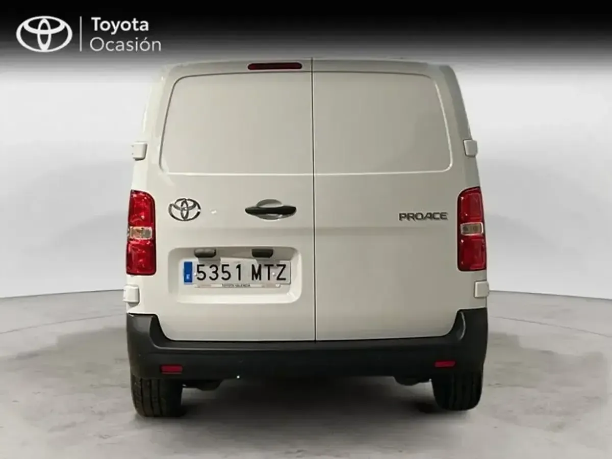 Usado Toyota Proace 120 CV (88 kW) 2024 Blanco Monovolumen