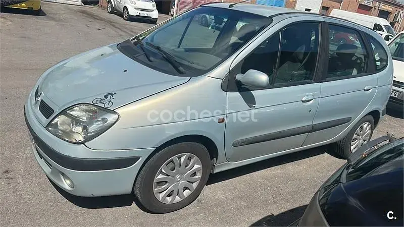 Usado Renault Scénic Privilege 115 CV (84 kW) 2003 Gris / plata Monovolumen