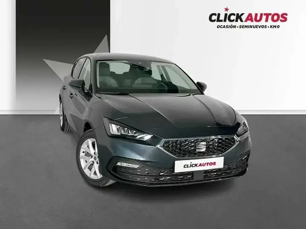 Usado Seat Leon Style 116 CV (85 kW) 2025 Gris Berlina