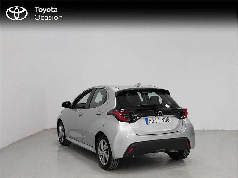 Usado Toyota Yaris Hybrid Active 116 CV (85 kW) 2025 Gris Monovolumen