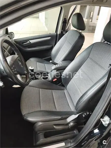 Usado Mercedes B180 109 CV (80 kW) 2007 Negro Monovolumen