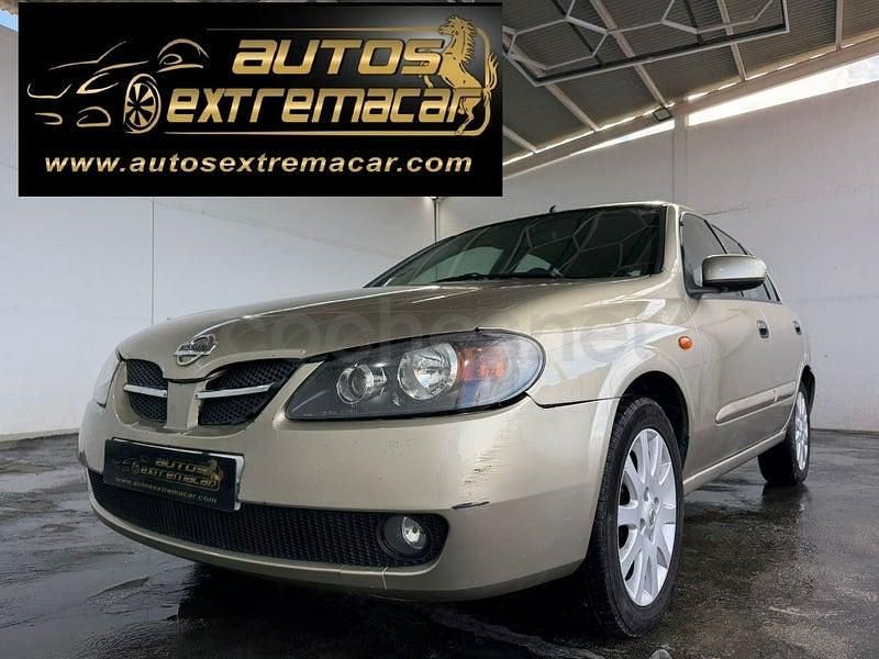 Usado Nissan Almera Visia 98 CV (72 kW) 2004 Beige Berlina