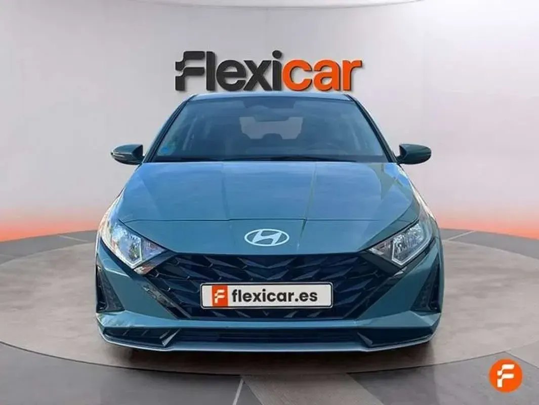 Usado Hyundai i20 101 CV (74 kW) 2024 Verde Utilitario