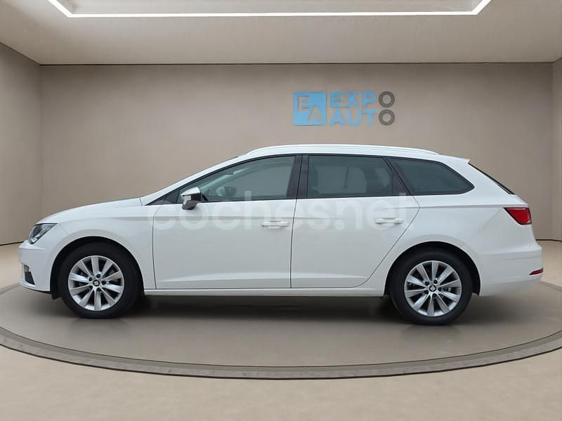 Usado Seat Leon Style 130 CV (95 kW) 2019 Blanco Familiar