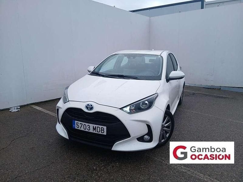 Usado Toyota Yaris Hybrid Active 116 CV (85 kW) 2022 Blanco Utilitario