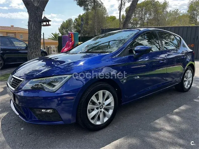Usado Seat Leon Style 110 CV (80 kW) 2017 Azul Berlina