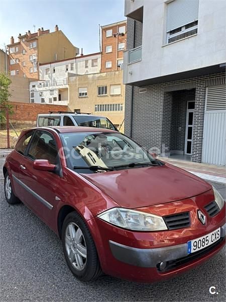 Usado Renault Mégane II Privilege 100 CV (73 kW) 2004 Granate Berlina
