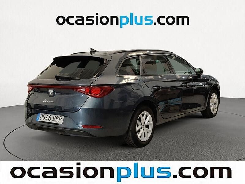 Usado Seat Leon Style 110 CV (80 kW) 2022 Gris / plata Familiar