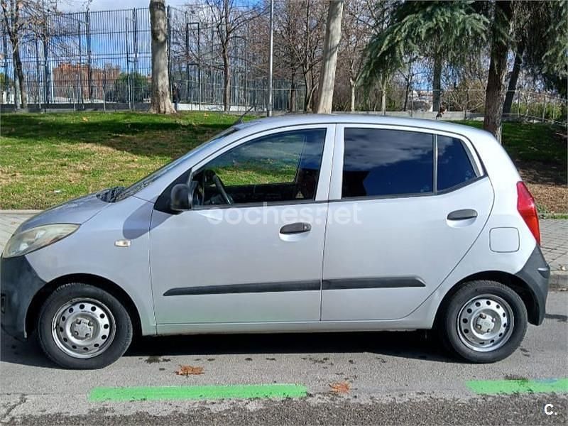 Usado Hyundai i10 Comfort 69 CV (50 kW) 2013 Gris / plata Utilitario