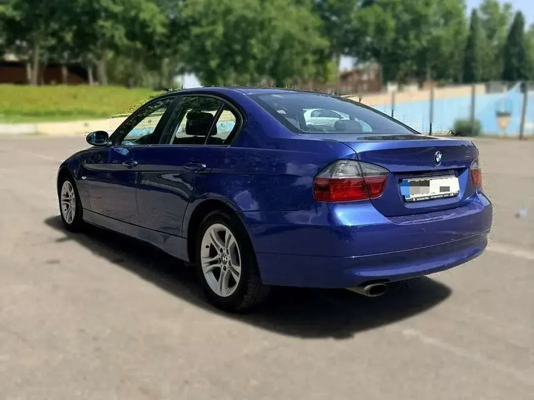 Usado BMW 318 143 CV (105 kW) 2008 Azul Berlina