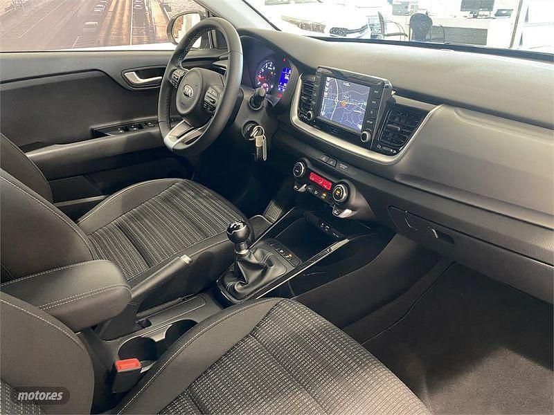 Usado Kia Stonic 84 CV (61 kW) 2020 Gris / plata SUV