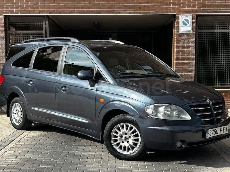 Usado Ssangyong (KGM) Rodius Limited 165 CV (121 kW) 2007 Gris / plata Monovolumen